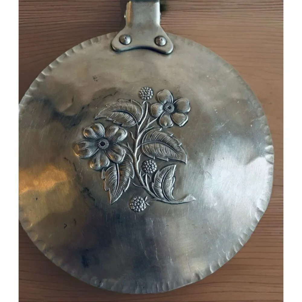 Hand Forged Metal Silent Butler's Crumb Catcher Everlast Metal #552